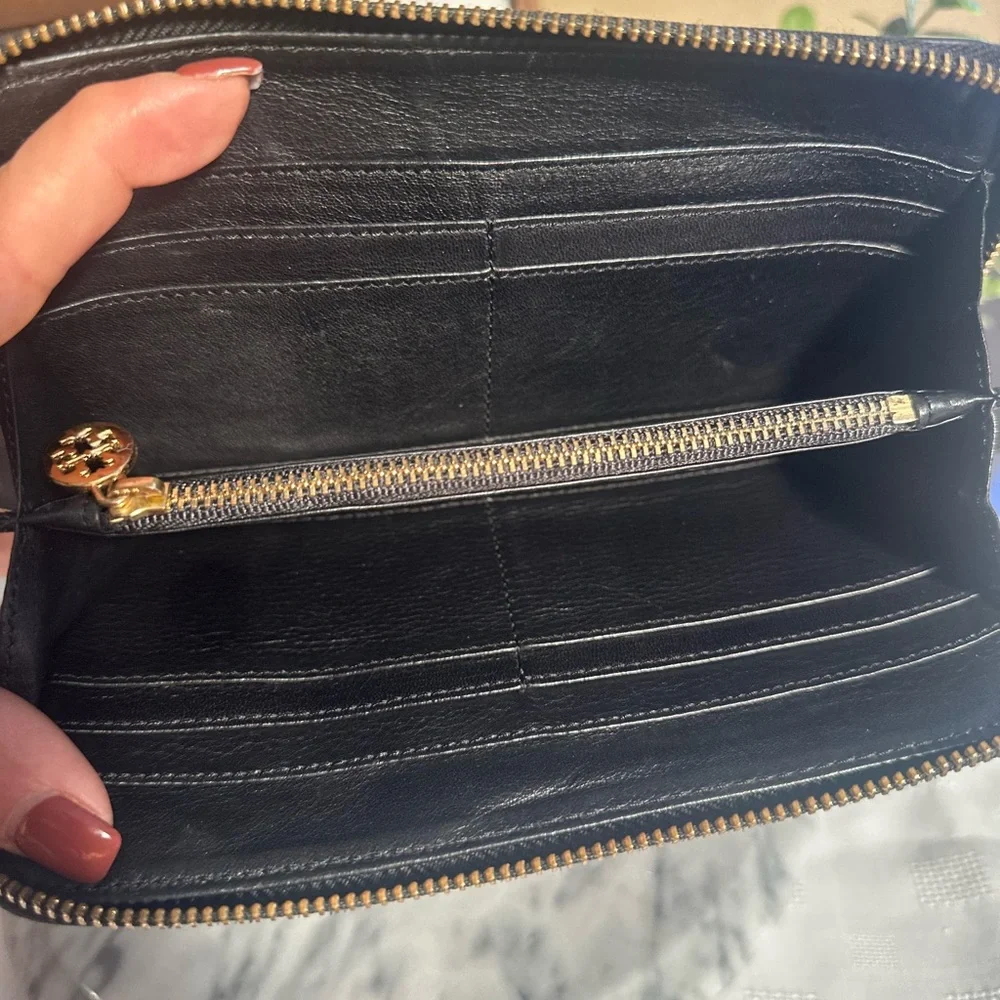 Tory Burch Black Zip around Wallet Nylon and all leather interior gold hardware - Picture 4 of 14